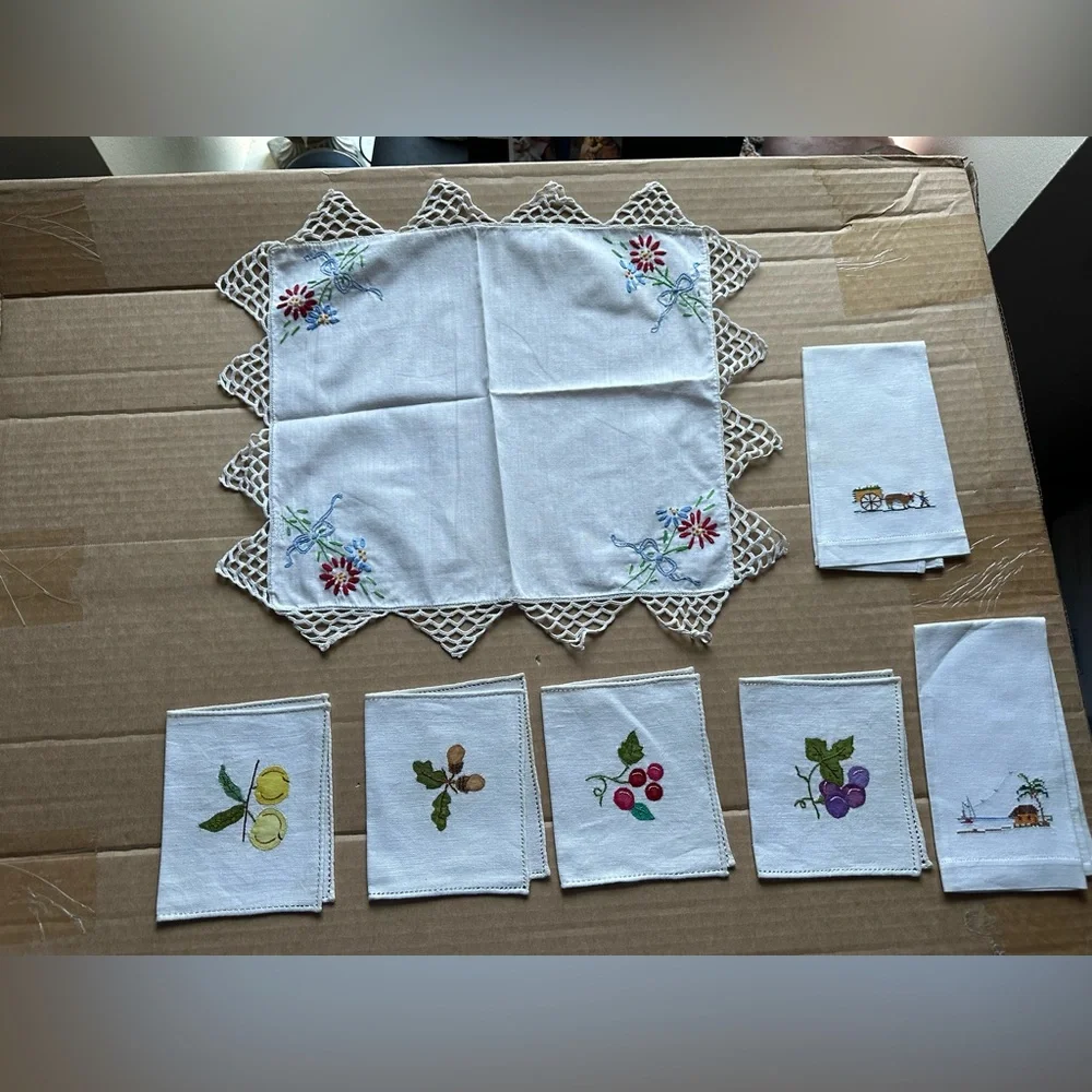 Vintage 7 pieces Spring Themed Mismatched Linens lot